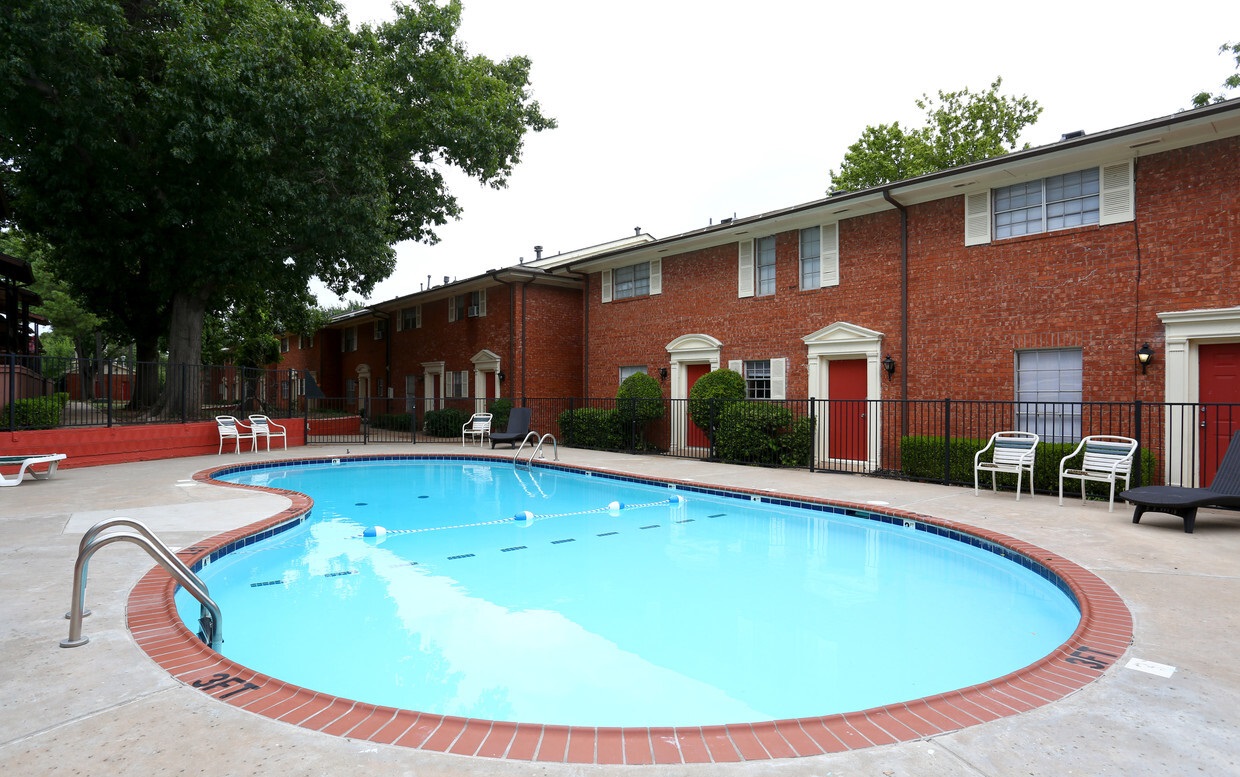 Muntage Apts Pool